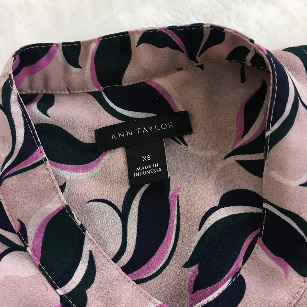 Ann Taylor Career Work Print Button Down Blouse XS - Picture 4 of 7